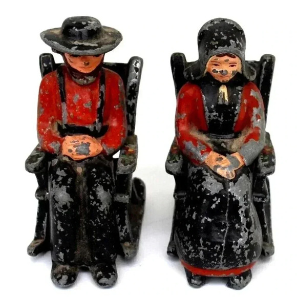 Cast Iron Amish Salt & Pepper Husband & Wife on S & P Rocking Chair Shakers - Picture 2 of 6